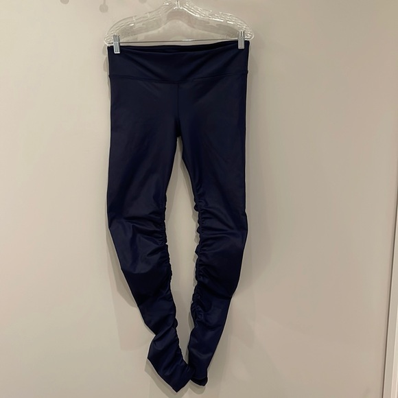 Alo Yoga Idol Legging - Picture 1 of 7